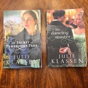 📚Book Set📚
Julie Klassen The Secret of Pembrooke Park & The Dancing Master
